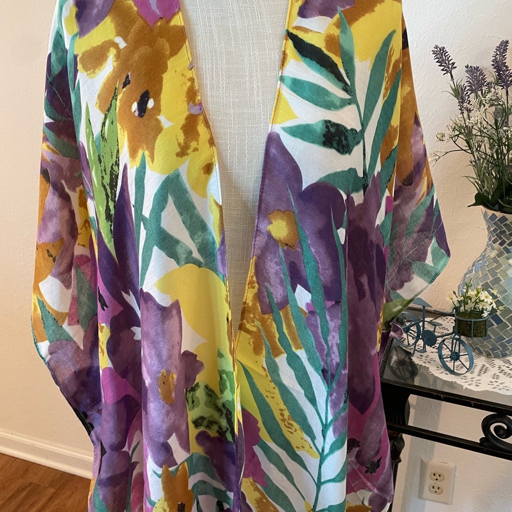 New Boutique Kimono - Picture 3 of 6